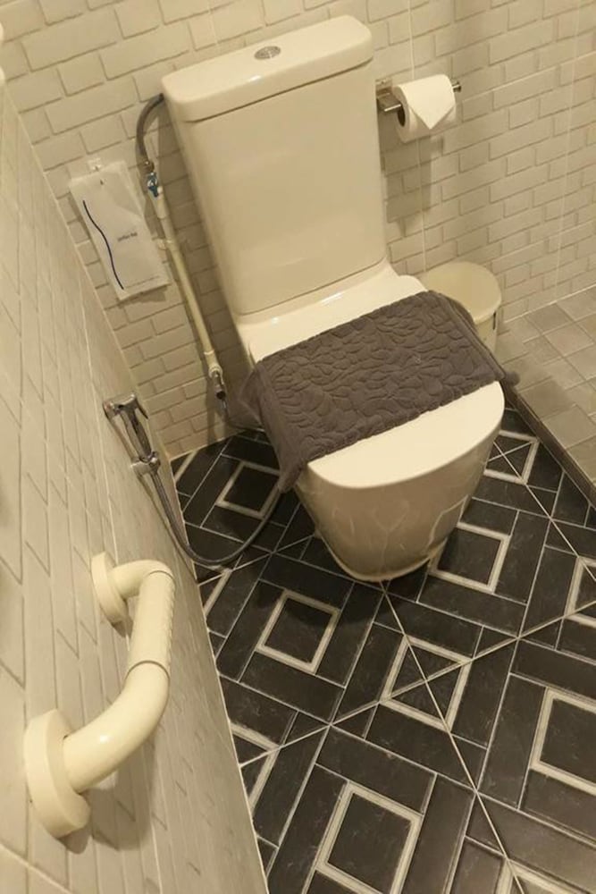 Фото The O-Zone Airport Inn