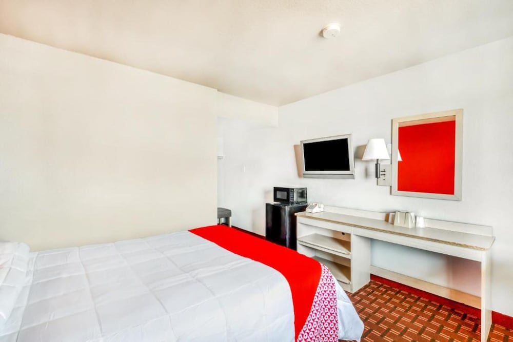 Фото Oyo Hotel Houston Southwest I-69