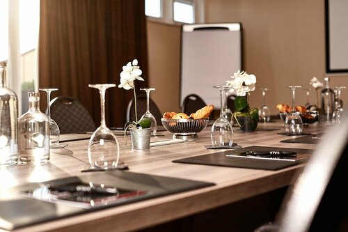 Гостиница Van Der Valk Hotel Charleroi Airport в Шарлеруа