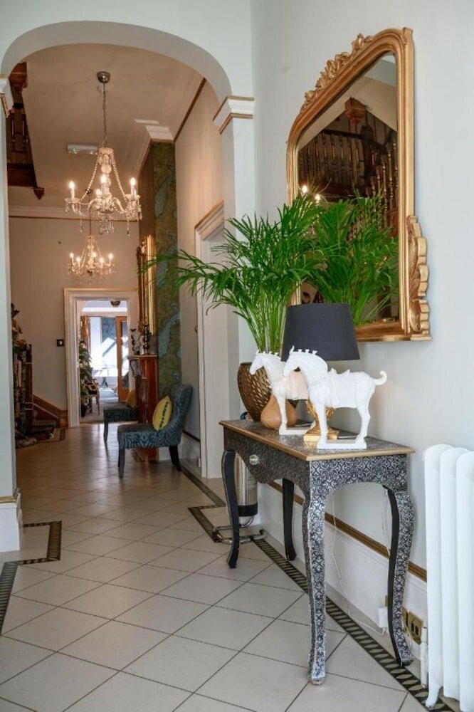 Фото Derby Manor