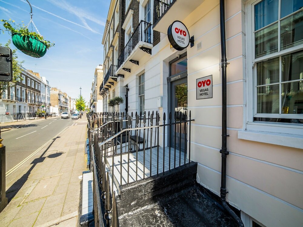 Фото Oyo Vegas Hotel