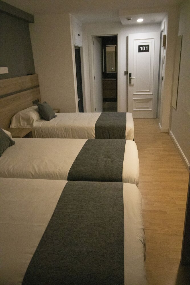 Фото Hostal Alda Palencia Plaza