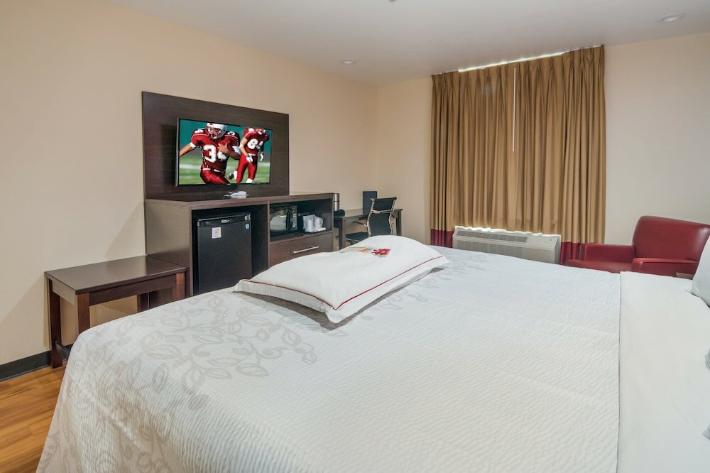 Фото Red Roof Inn Plus+ Fort Worth - Burleson
