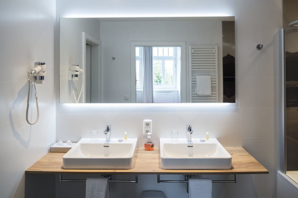 Фото Romantik Residenz Ferienwohnungen Hotel Im Weissen Rössl