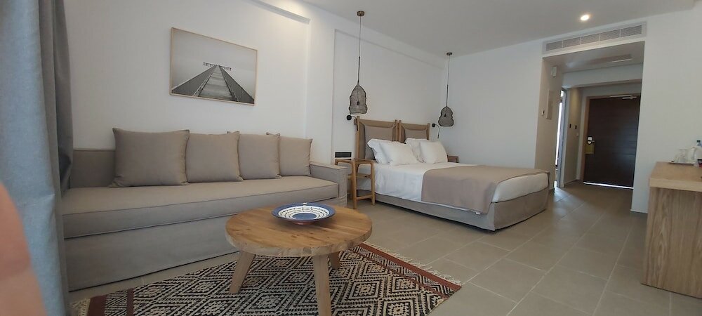 Фото Napa Mermaid Hotel & Suites