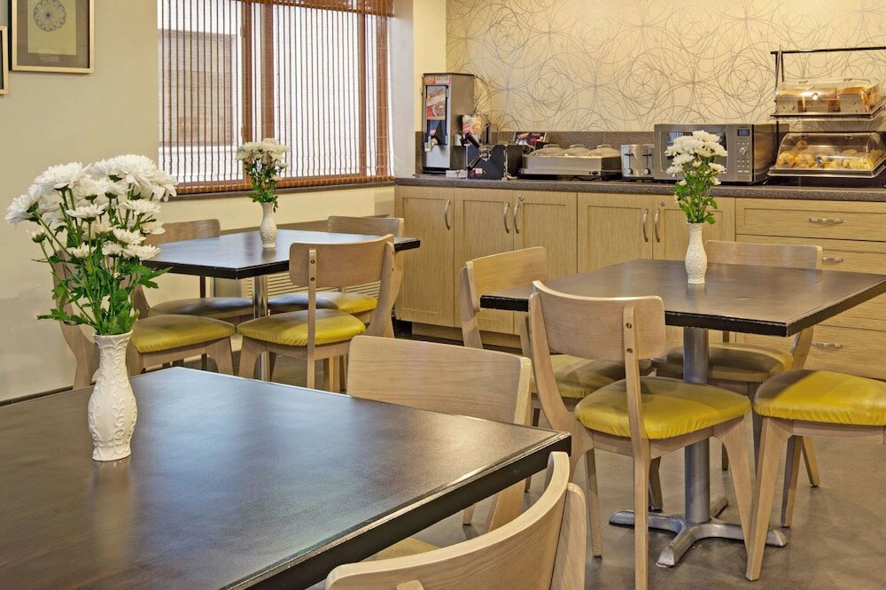 Фото Ramada by Wyndham Staten Island