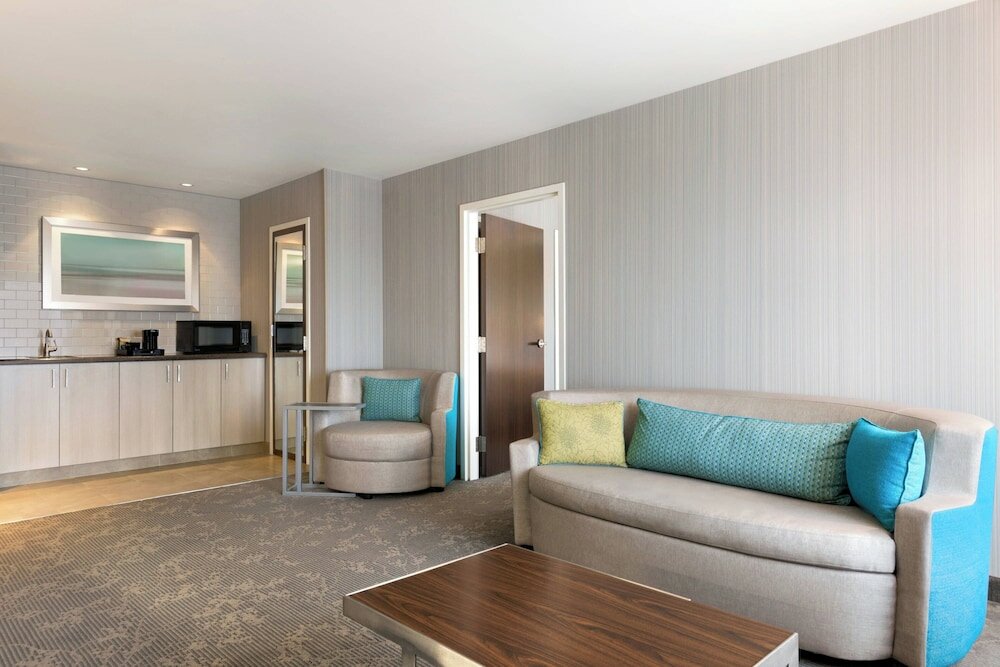 Фото Courtyard by Marriott Toronto Mississauga/West