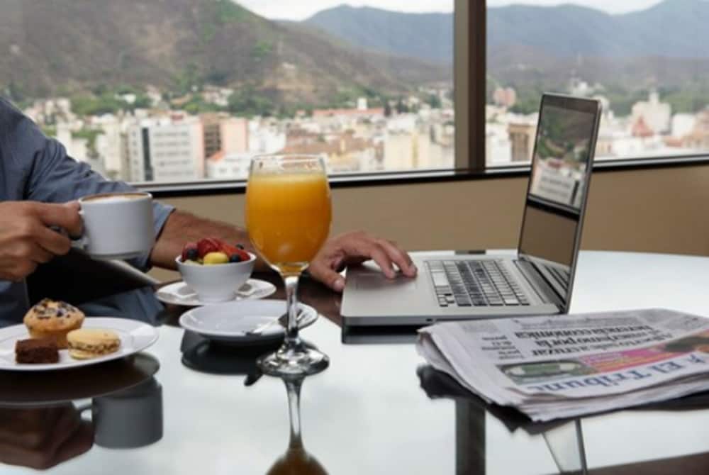 Фото Alejandro i Hotel