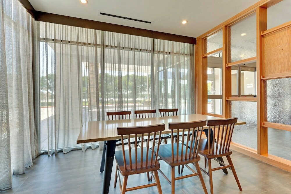 Фото Fairfield Inn & Suites by Marriott Dallas Love Field