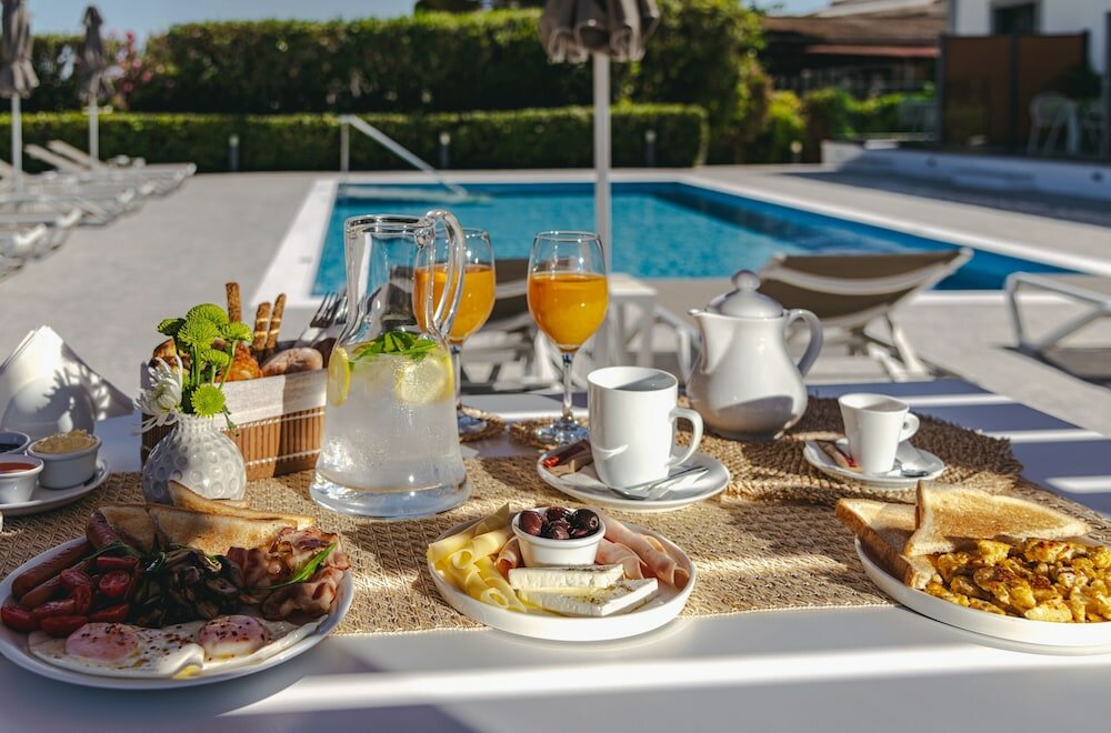 Фото White Canvas Boutique Studios