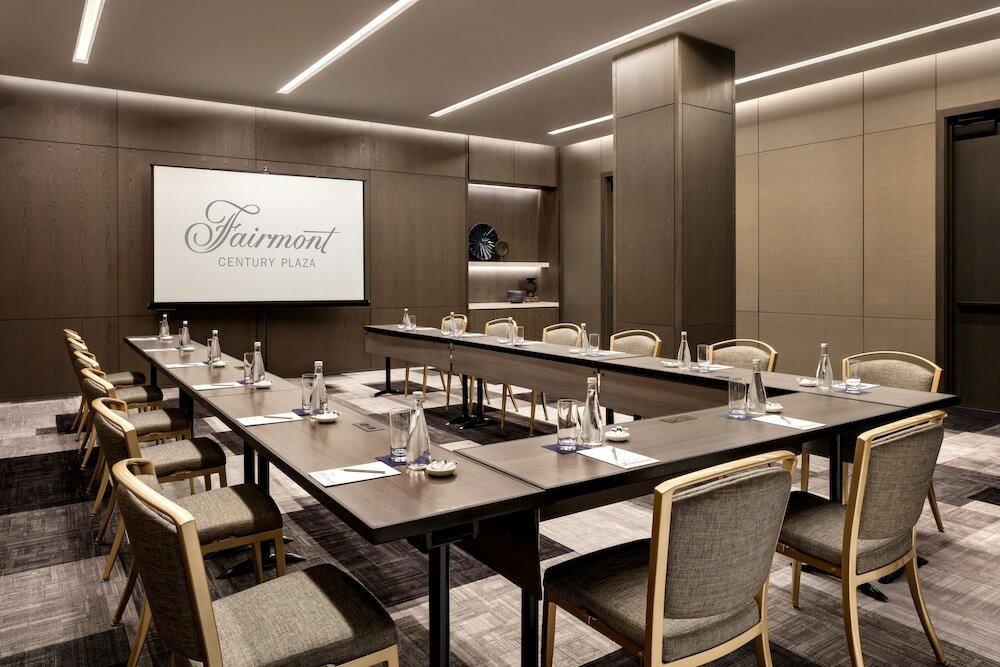 Фото Fairmont Century Plaza Gold Experience