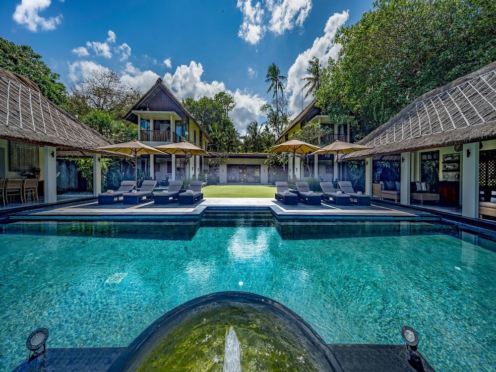 Фото Seseh Beach Villas