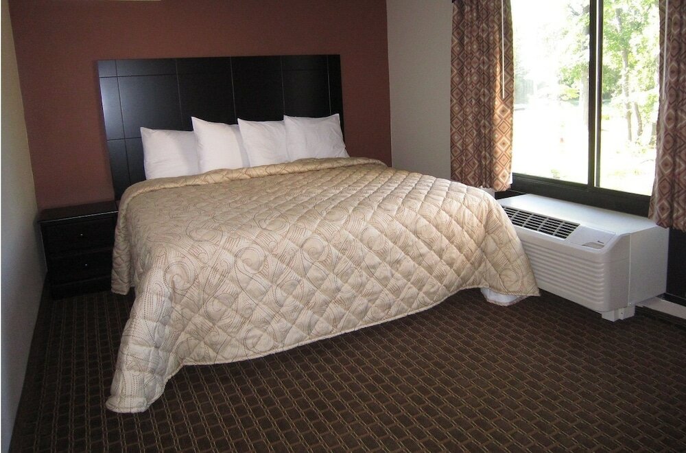 Фото Red Carpet Inn And Suites Monmouth Jtc