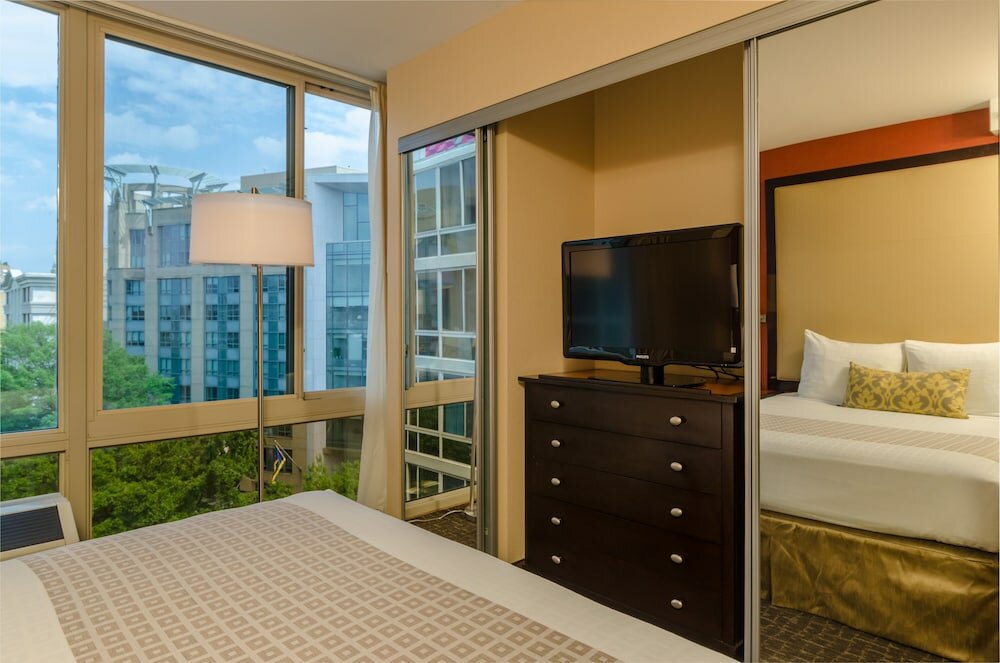 Фото Beacon Hotel & Corporate Quarters