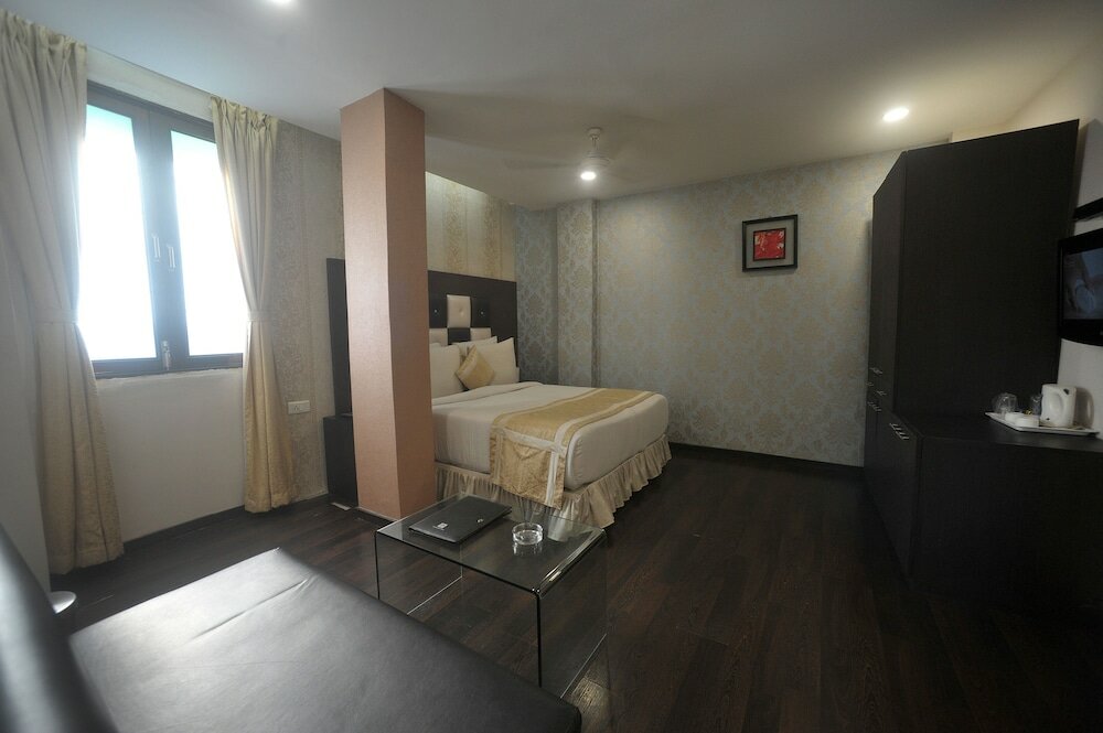 Фото Lee International