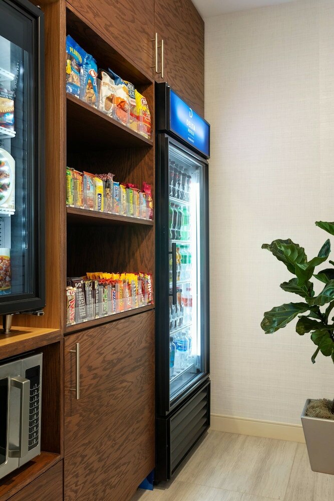 Фото Delta Hotels by Marriott Indianapolis Airport