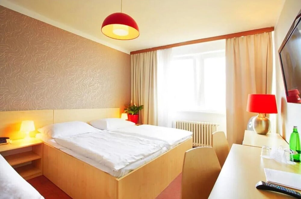 Фото Hotel Charles Central