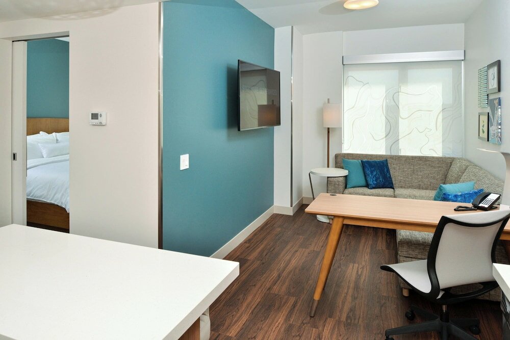 Фото Element Overland Park