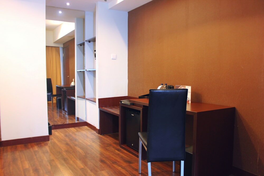 Фото Aston Pluit Hotel & Residence