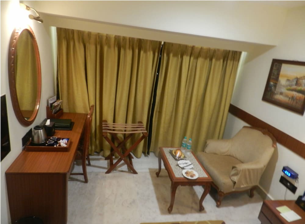 Фото The Emerald Hotel & Executive Apartments