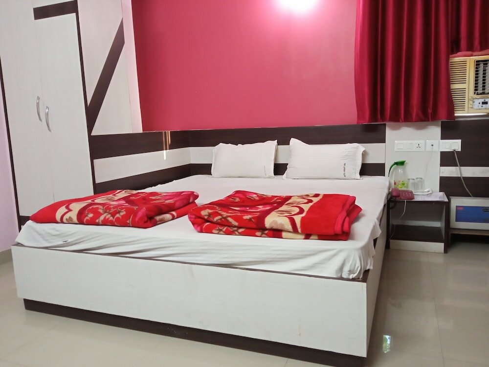 Фото Hotel Viraat Inn