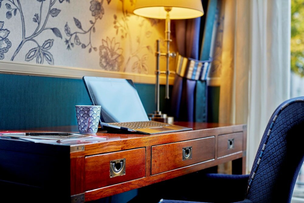 Фото Carlton Ambassador Hotel