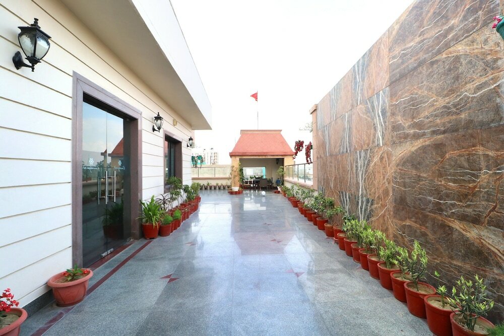 Фото Leela Grande Hotel