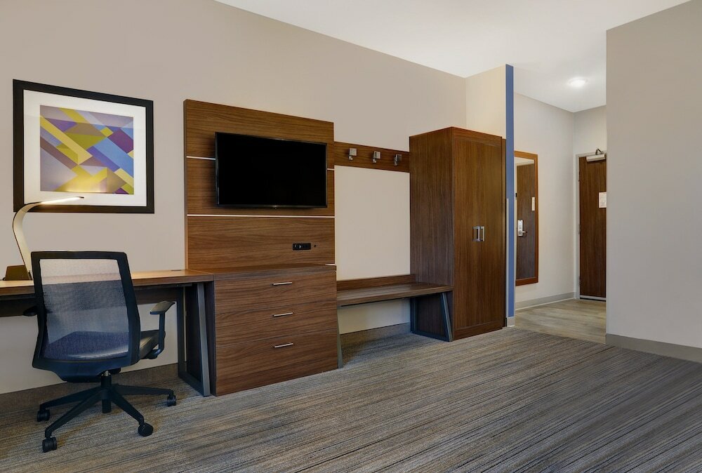 Фото Holiday Inn Express & Suites Lenexa - Overland Park Area, an Ihg Hotel