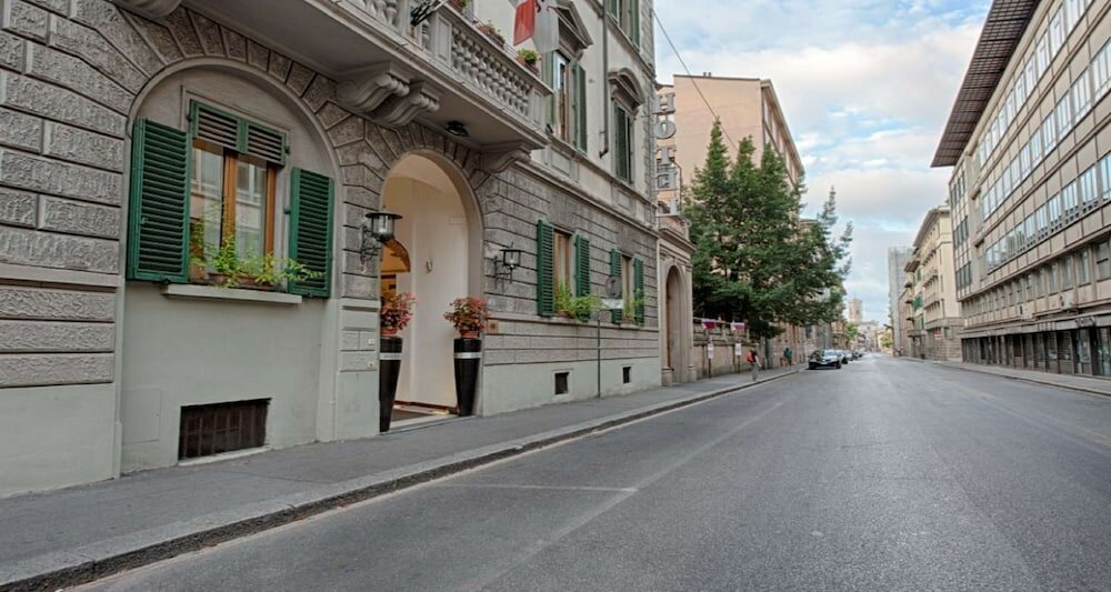 Фото отеля 1