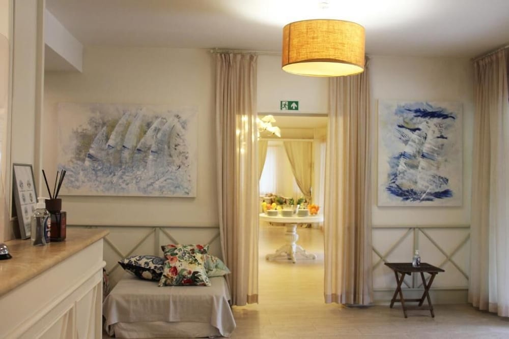 Фото Hotel Bijou