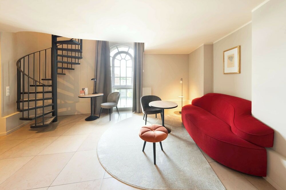Фото Wasserturm Hotel Cologne, Curio Collection by Hilton