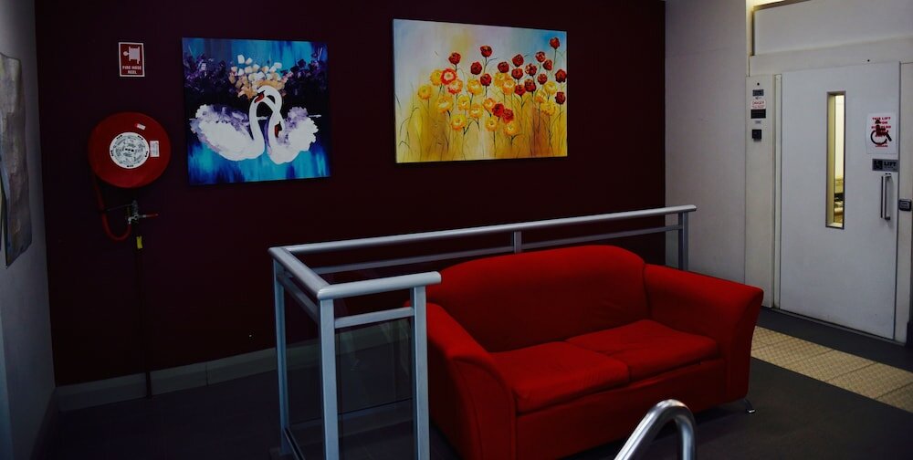 Фото The Emperors Crown Hostel