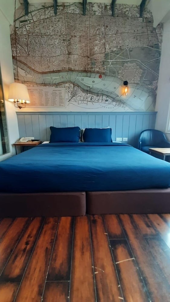 Фото Polo Floatel Kolkata