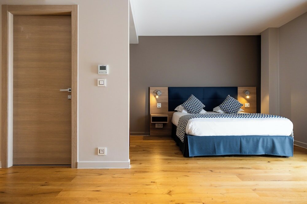 Фото Adonis Le Bastia