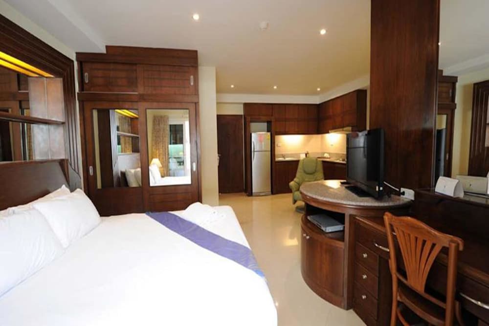 Фото The Whitehouse Condotel