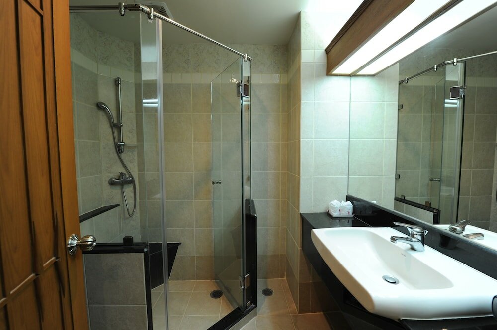 Фото The Whitehouse Condotel