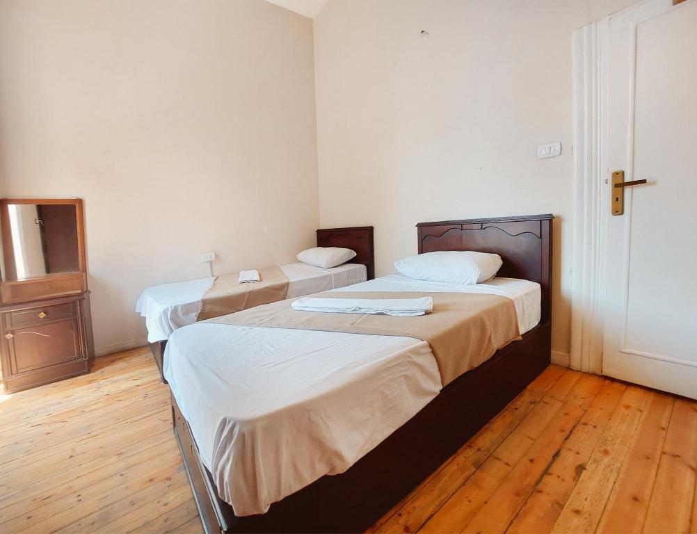 Фото Travelers House Hostel