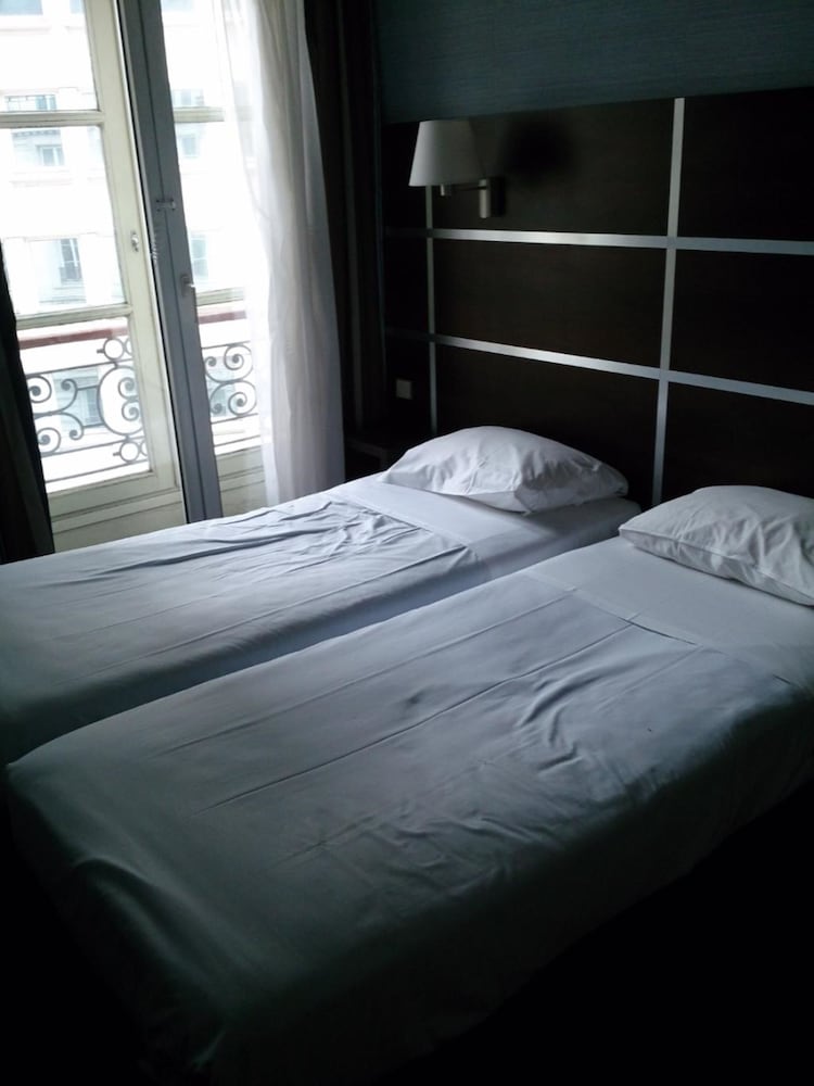 Фото Hotel Des Trois Gares