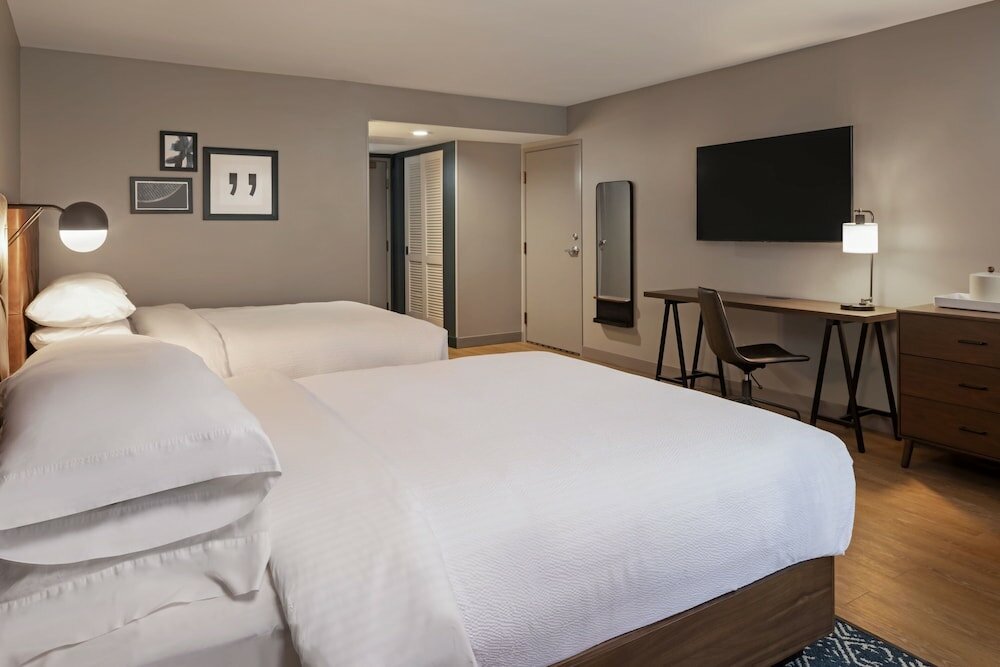 Фото Four Points by Sheraton Bakersfield