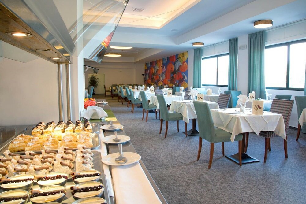 Фото Mediterranean Beach Resort