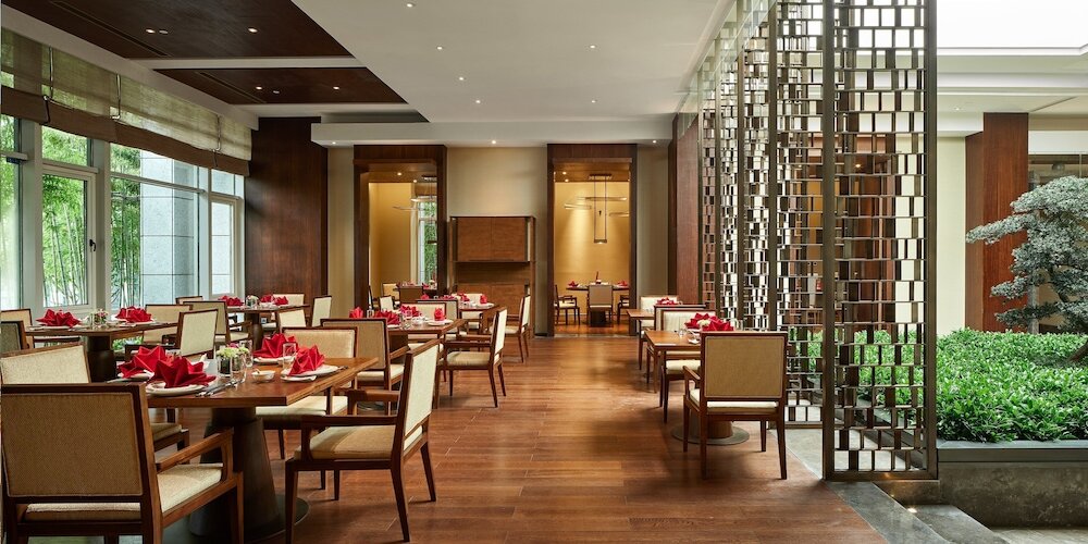 Фото Hualuxe Ningbo Harbor City, an Ihg Hotel