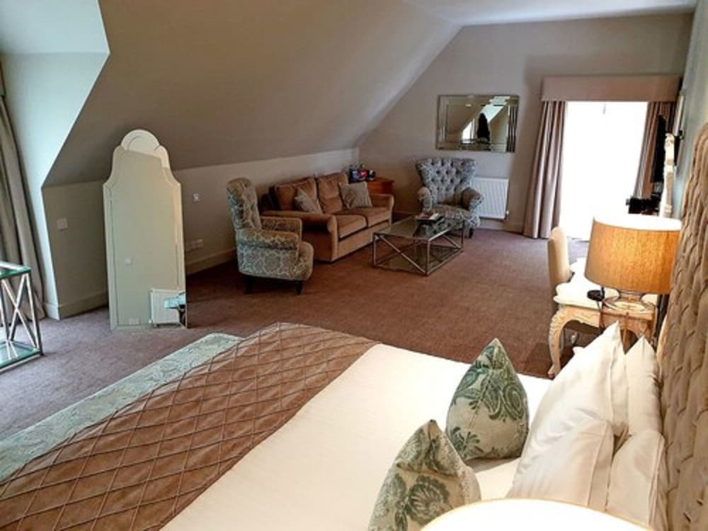 Фото The Great Hallingbury Manor Hotel