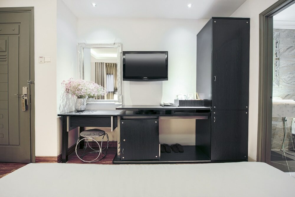 Фото A&em - The Petit Hotel