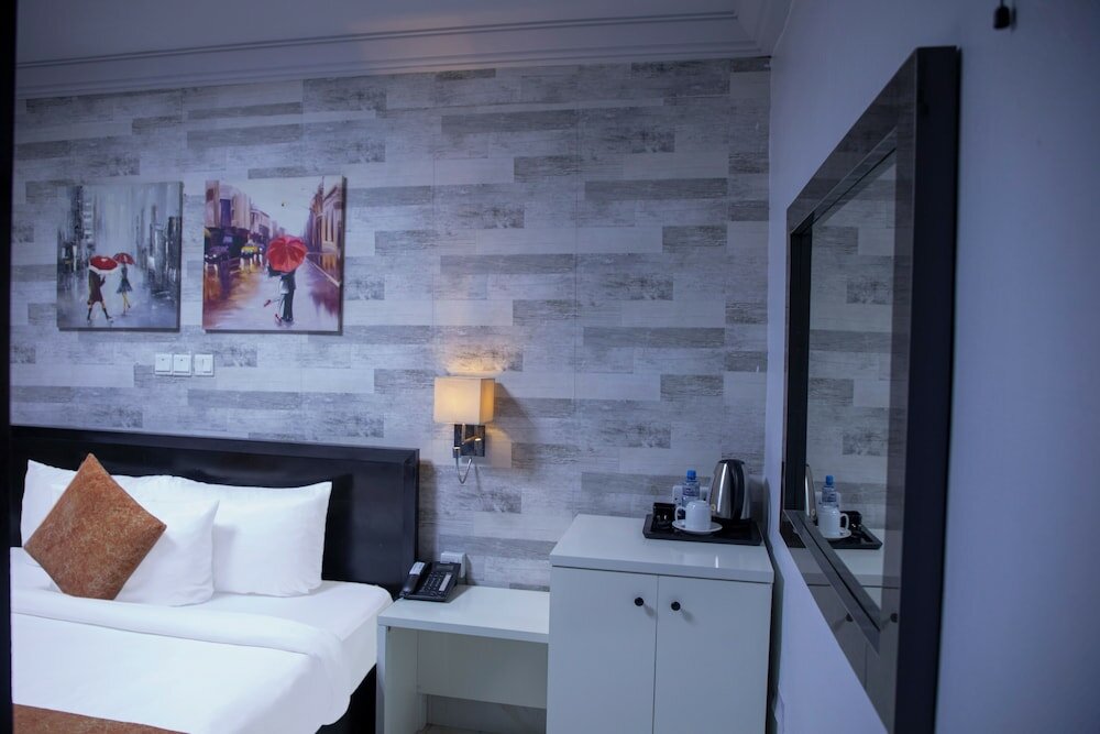 Фото Newland Luxury Apartments