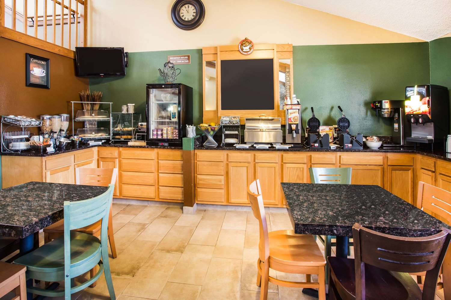 Фото AmericInn by Wyndham Menomonie