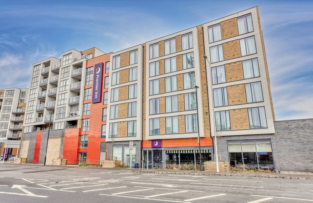 Фото Premier Inn London New Southgate Hotel
