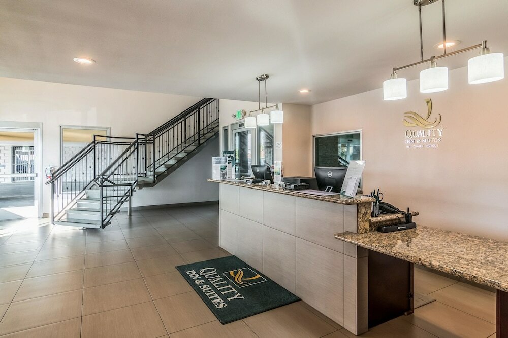 Фото Quality Inn & Suites near Downtown Bakersfield