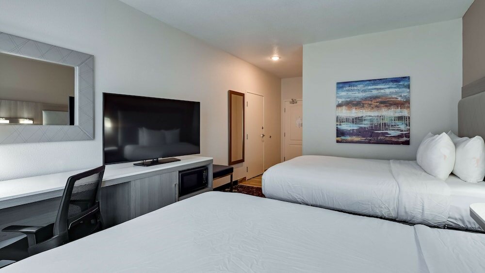 Фото Best Western Worlds of Fun Inn & Suites