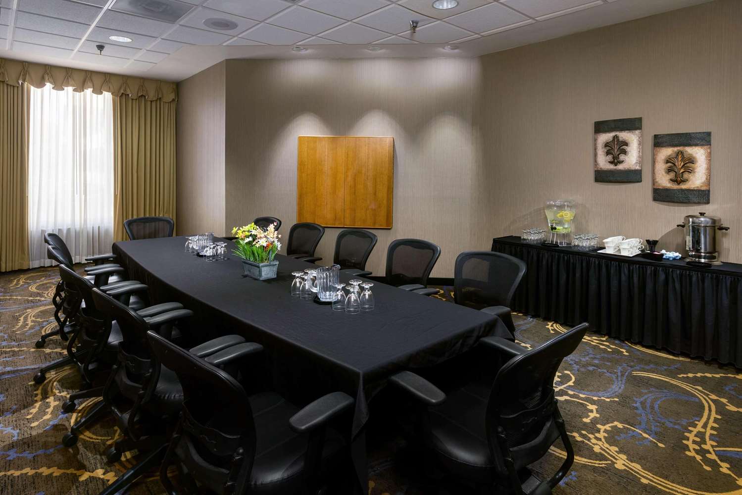 Фото Radisson Hotel Bismarck