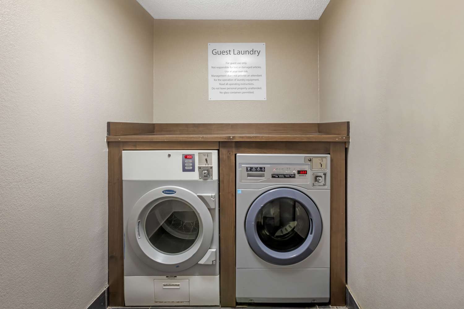 Фото Comfort Suites Airport